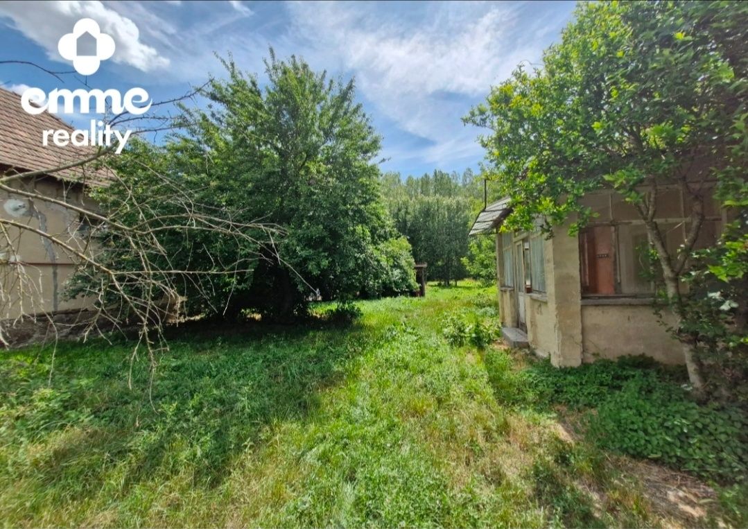 Ponúkame na predaj pozemok s celkovou výmerou 912 m² vo vyhľ