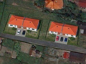 Ponúkame na predaj pozemok s celkovou výmerou 912 m² vo vyhľ