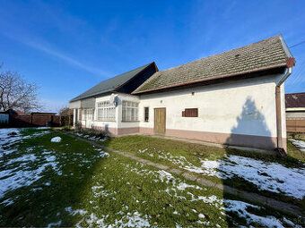 Ponúkame na predaj pozemok s celkovou výmerou 912 m² vo vyhľ