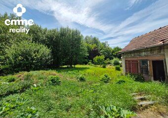 Ponúkame na predaj pozemok s celkovou výmerou 912 m² vo vyhľ