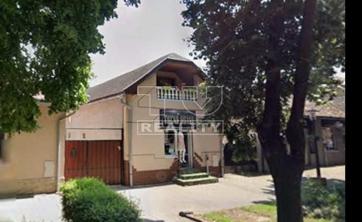 Ponúkame na predaj dvojpodlažný rodinný dom s výborným poten