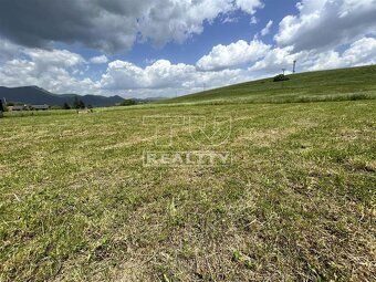 Exkluzivně pouze v TUreality nabízíme k prodeji slunnou, rovinatou parcelu o ploše 1275 m² v obci Ludrová, pouhých…