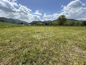 Exkluzivně pouze v TUreality nabízíme k prodeji slunnou, rovinatou parcelu o ploše 1275 m² v obci Ludrová, pouhých…