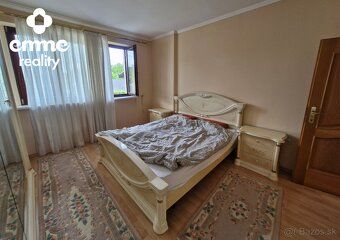 Ponúkame na predaj priestranný a kvalitný rodinný dom v poko