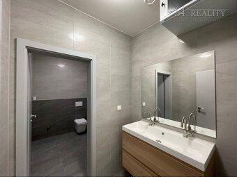 We offer for rent office spaces with total area of 171 m² + 80 m² terrace in new three-story…