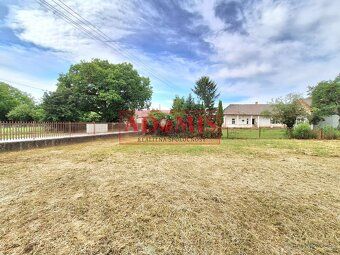 We offer for sale exclusively 3 nice construction plots for the construction of 3 family…