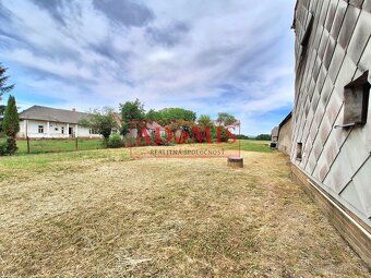 We offer for sale exclusively 3 nice construction plots for the construction of 3 family…
