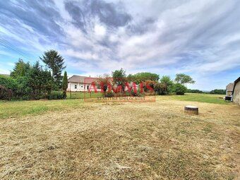 We offer for sale exclusively 3 nice construction plots for the construction of 3 family…
