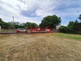 We offer for sale exclusively 3 nice construction plots for the construction of 3 family…