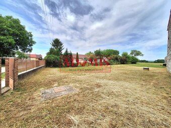 We offer for sale exclusively 3 nice construction plots for the construction of 3 family…