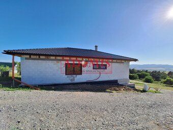 I am offering for sale an upmarket 6-room family house with pantry