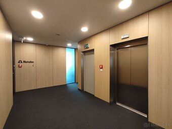 We offer for rent representative administrative premises