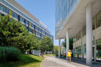 We offer spaces for rent in Apollo Business Centre 2 at