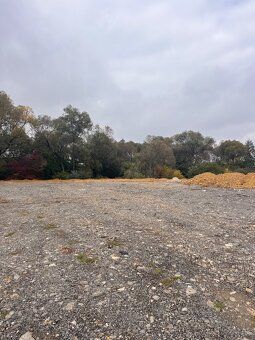 We offer for sale with the owner's consent an extensive industrial plot in strategic location…