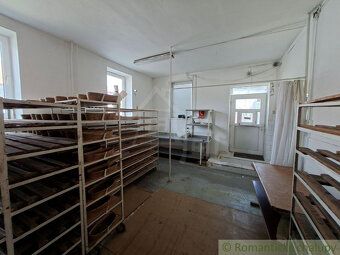 We offer for sale a commercial property located in the village of