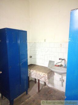 We offer you a former school in the mountain village of Rovné.