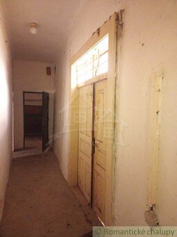 We offer you a former school in the mountain village of Rovné.