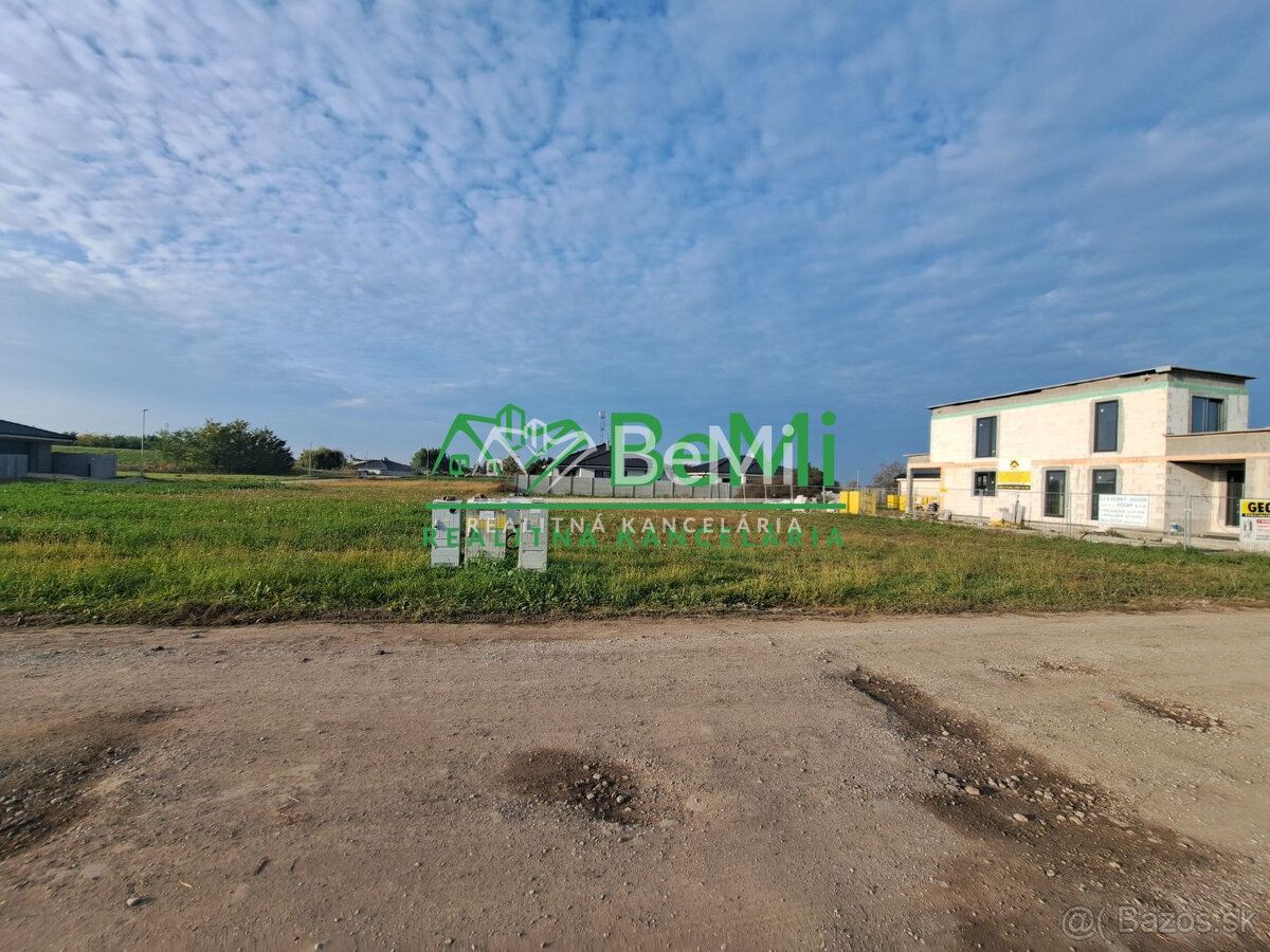 Typ: Pozemky - bývanie Obec: Andovce
006-14-EVBA Ponúkame Vá