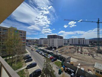 I offer for rent a 1 bedroom apartment with two separate non-passable rooms.