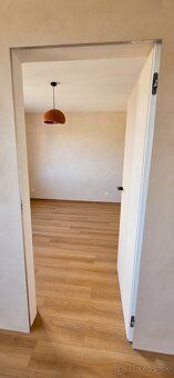 I am offering for sale a bright and spacious 3-bedroom apartment with balcony