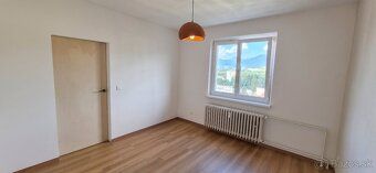 I am offering for sale a bright and spacious 3-bedroom apartment with balcony