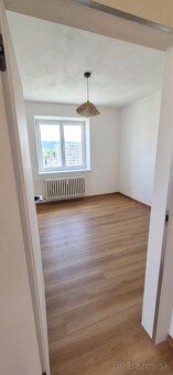I am offering for sale a bright and spacious 3-bedroom apartment with balcony