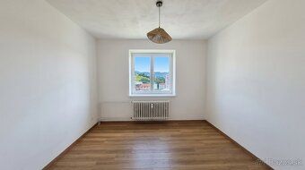 I am offering for sale a bright and spacious 3-bedroom apartment with balcony