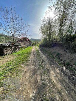 We offer for rent a recreational plot with possibility of setting up a mobile cabin, located…