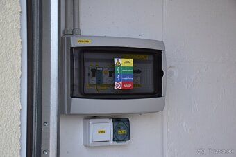 Moderné garáže 3×6 m s elektrinou, osvetlením a diaľkovým ov