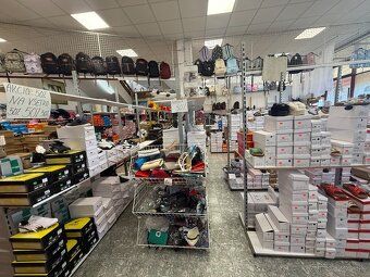 We offer for rent premises located on the ground floor of a building in Prešov. Currently it is used as a Chinese store.