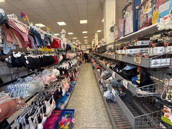 We offer for rent premises located on the ground floor of a building in Prešov. Currently it is used as a Chinese store.