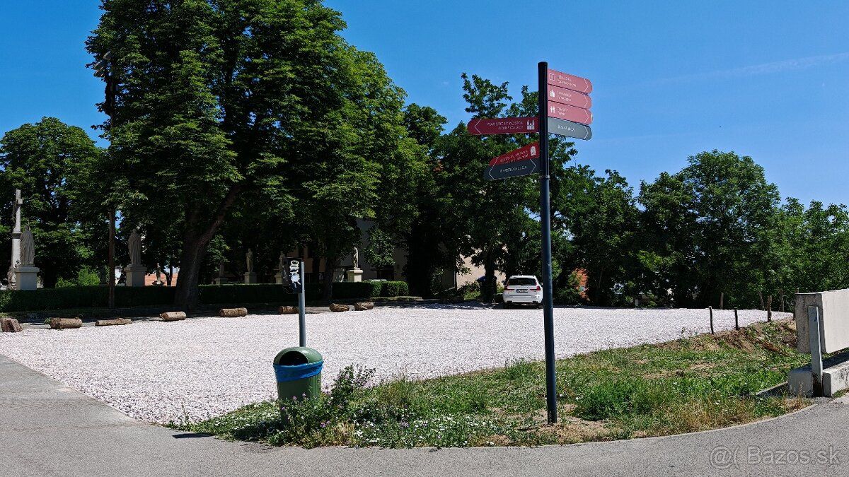 Prenajmem vyhradené miesto na pozemku s možnosťou parkovania