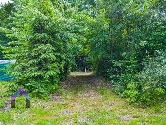 Ponúkam na predaj rovinatý stavebný pozemok s výmerou 180 m²