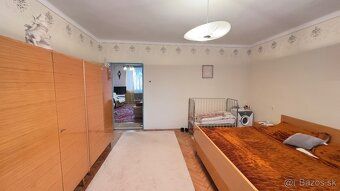 With exclusive representation we mediate sale of a 6 room family house with garage built on a…