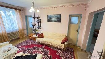 With exclusive representation we mediate sale of a 6 room family house with garage built on a…