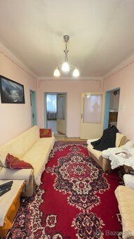 With exclusive representation we mediate sale of a 6 room family house with garage built on a…