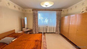 With exclusive representation we mediate sale of a 6 room family house with garage built on a…