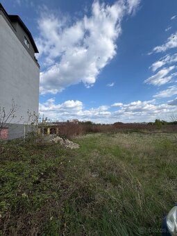 Działka budowlana w Łuczeńcu o powierzchni 1990 m² przy ulicy A. Jiráska z odliczeniem VAT