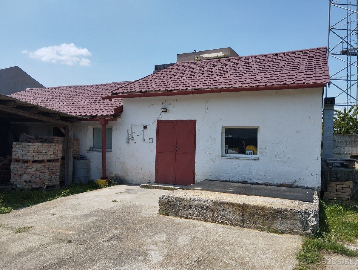 Nabízím průmyslovou halu 120 m² k pronájmu v centru nové obce