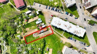 DREAM TEAM offers for sale a flat plot of land measuring 750 m²