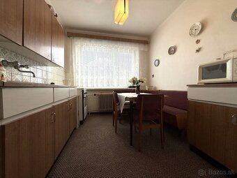 FAMILY HOUSE IN A DESIRABLE PART OF THE TOWN - ACCESS TO LAND ALONG ITS ENTIRE WIDTH