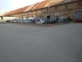 Пропонуємо орендувати паркомісця на вул. Альвінчиха. 