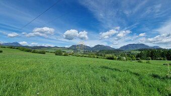 HD Reality offers for sale a recreational plot near Liptovská Mara in the outskirts of Bobrovník village.
