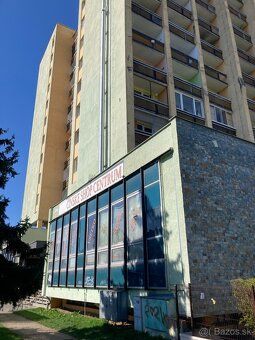 Пропонуємо орендувати торговий простір площею 560 м².