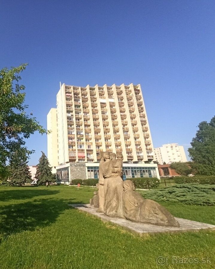 Пропонуємо орендувати торговий простір площею 560 м².