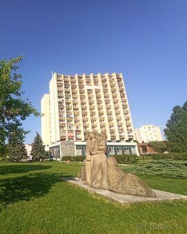 Пропонуємо орендувати торговий простір площею 560 м².