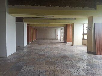 Пропонуємо орендувати торговий простір площею 560 м².