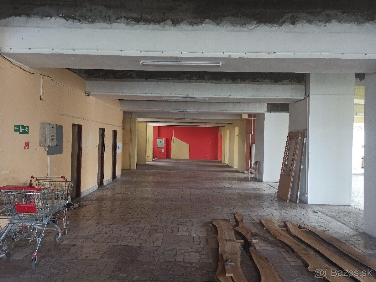 Пропонуємо орендувати торговий простір площею 560 м².