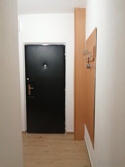 Dáme do prenájmu veľmi pekný 3iz byt na vyvýšenom prízemí v 