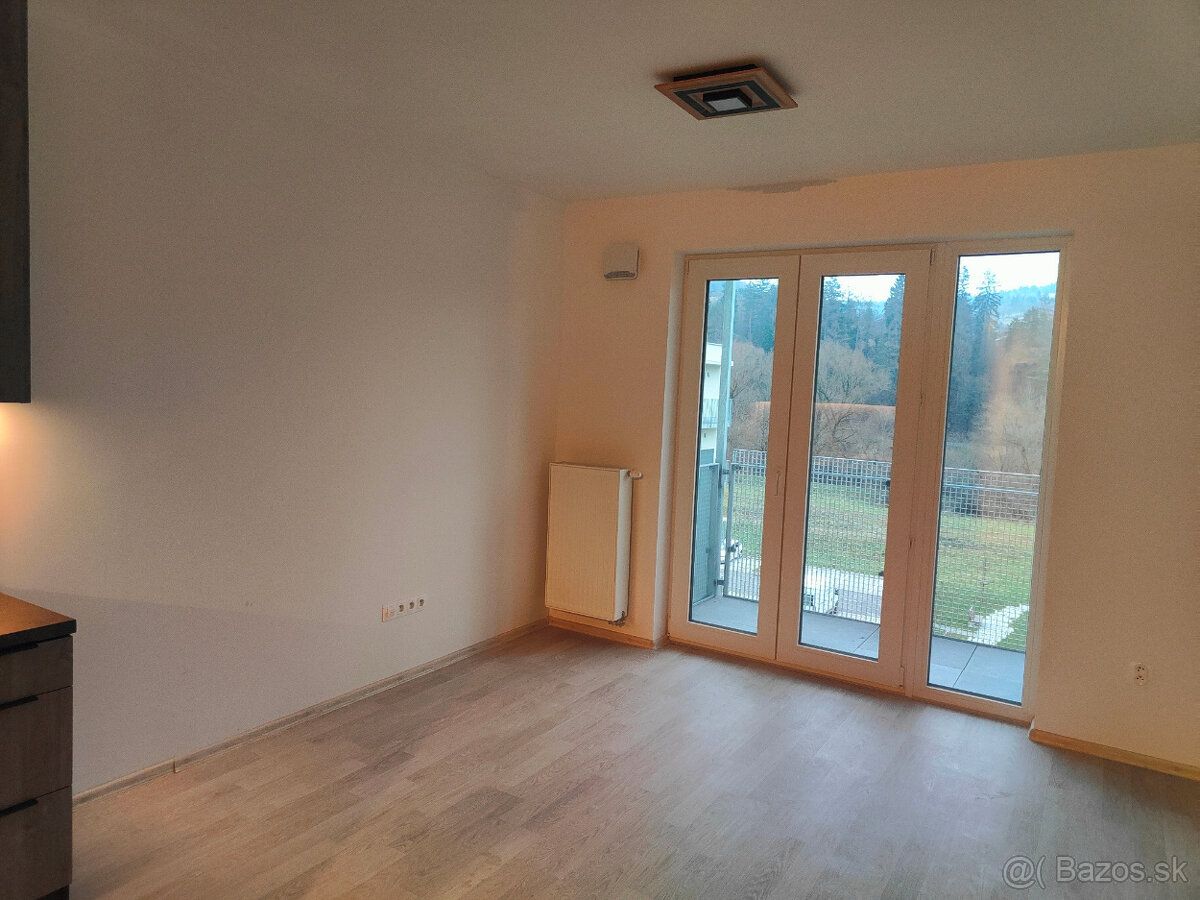 Nabízím k pronájmu byt v KNM 1+KK (garsoniéra), novostavba s 